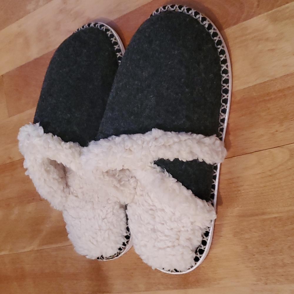Cute cozy GaaHuu scuff slippers size S 5/6